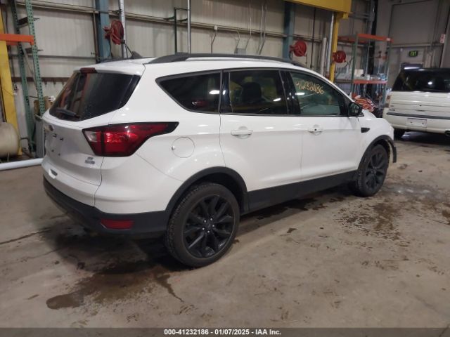 1FMCU9GD5KUA98867 Ford ESCAPE SE