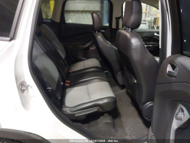 1FMCU9GD5KUA98867 Ford ESCAPE SE