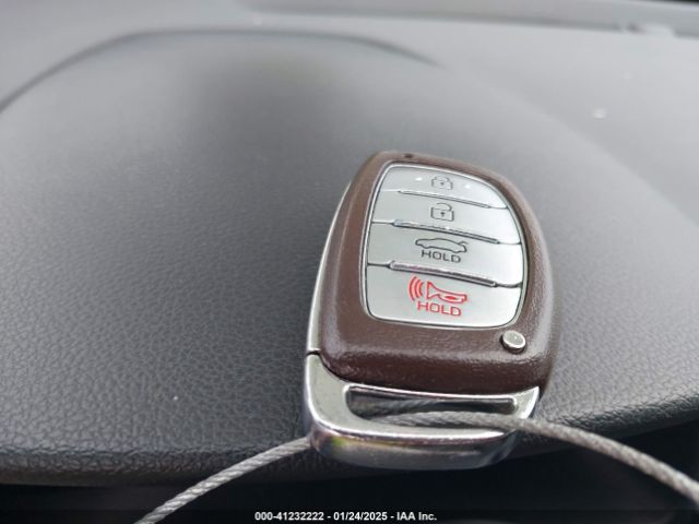 5NPD84LFXHH033703 Hyundai ELANTRA SE