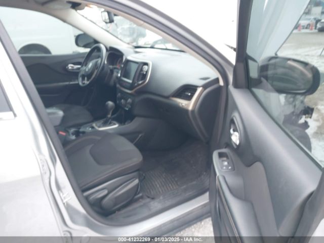 1C4PJLCB1GW297555 Jeep Cherokee Latitude