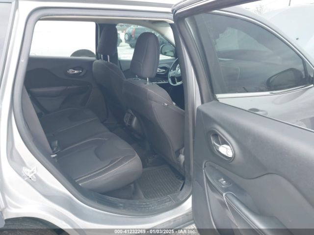 1C4PJLCB1GW297555 Jeep Cherokee Latitude