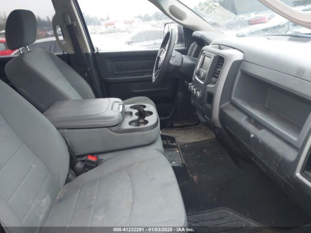 1C6RR7KT7JS321835 RAM 1500 Express  4x4 5'7 Box