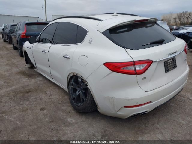2018 MASERATI LEVANTE ZN661XUS8JX259578 Photo 2