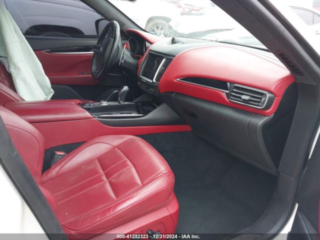2018 MASERATI LEVANTE ZN661XUS8JX259578 Photo 4