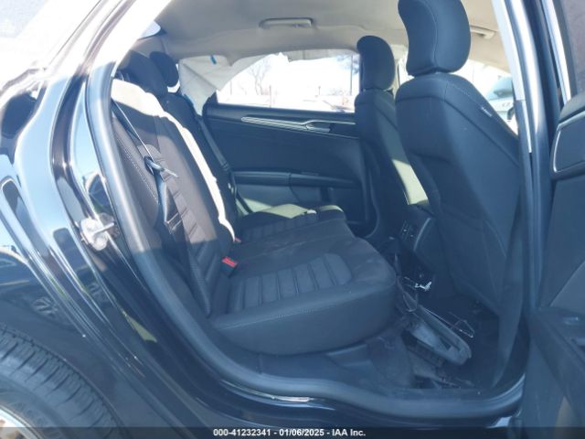 3FA6P0HD9KR114648 Ford FUSION SE