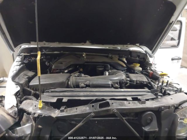 1C4HJXEG9JW209167 Jeep Wrangler Unlimited Sahara 4x4