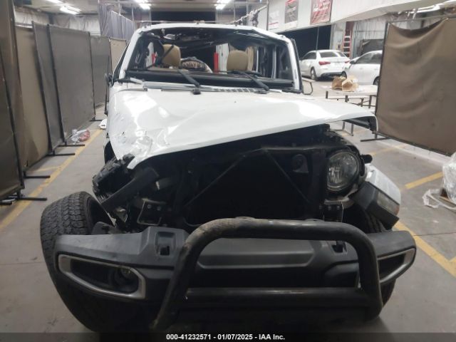 1C4HJXEG9JW209167 Jeep Wrangler Unlimited Sahara 4x4