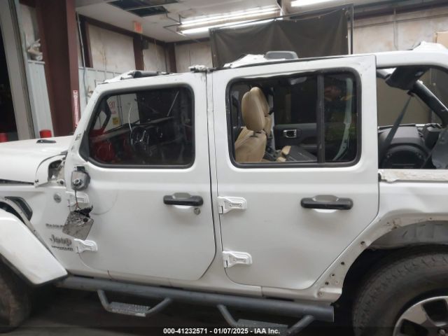 1C4HJXEG9JW209167 Jeep Wrangler Unlimited Sahara 4x4