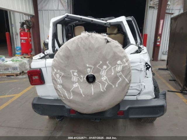 1C4HJXEG9JW209167 Jeep Wrangler Unlimited Sahara 4x4