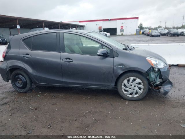 JTDKDTB34F1581494 Toyota Prius C One