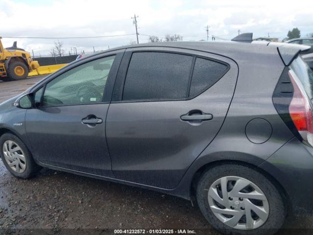 JTDKDTB34F1581494 Toyota Prius C One