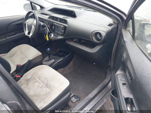 JTDKDTB34F1581494 Toyota Prius C One