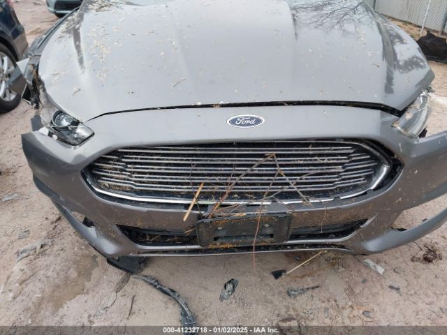 1FA6P0H7XE5392105 Ford FUSION SE