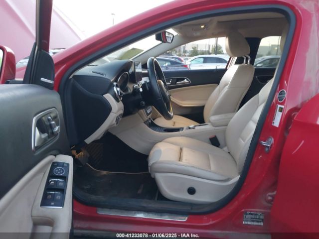 WDCTG4EB3JJ477683 Mercedes-Benz GLA 250