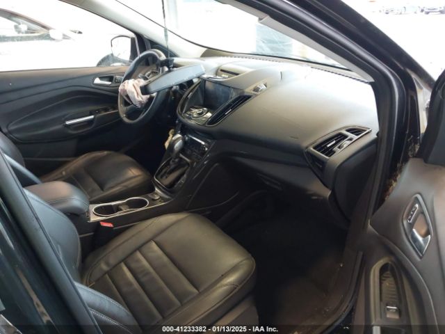 1FMCU9J99FUA92788 Ford Escape Titanium