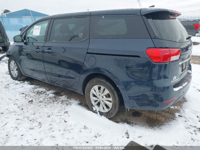 KIA Sedona 2017 KNDMB5C12H6236378 Image 3