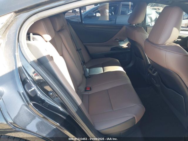 58ADA1C15RU044241 Lexus ES 300H