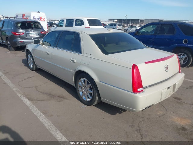2011 CADILLAC DTS 1G6KH5E65BU131774 Photo 2