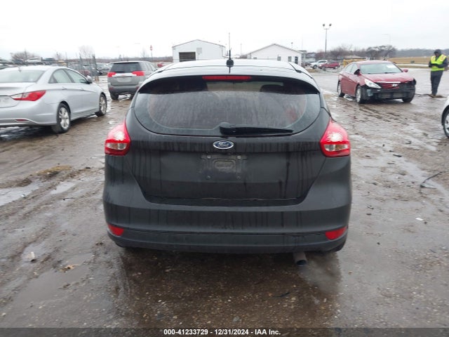 Ford FOCUS SE 2018 1FADP3K25JL252099 Image 16