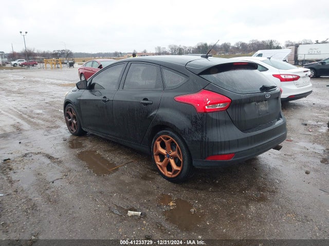 Ford FOCUS SE 2018 1FADP3K25JL252099 Image 3