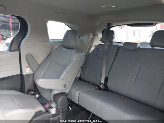 5TDYRKEC2RS213274 Toyota SIENNA XLE