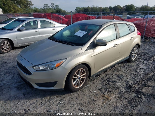Ford FOCUS SE 2017 1FADP3K22HL337718 Image 2