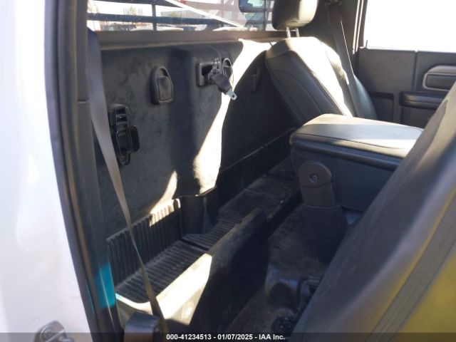 3C6MR5AJ6NG251045 RAM 2500 Tradesman  4x4 8' Box