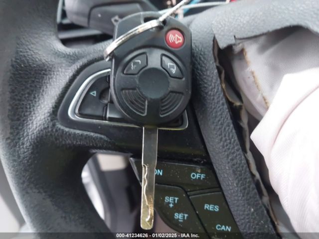 1FMCU0G91HUD57726 Ford ESCAPE SE