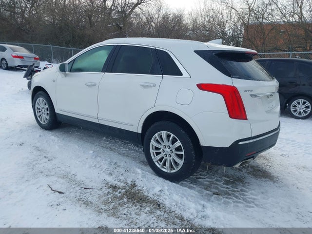 2017 CADILLAC XT5 1GYKNARS0HZ160756 Photo 2