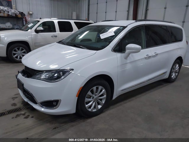 Chrysler Pacifica Touring L 2018 2C4RC1BG3JR210677 Image 2