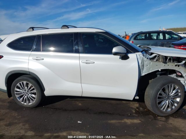 5TDFZRBH2NS216055 Toyota Highlander Platinum