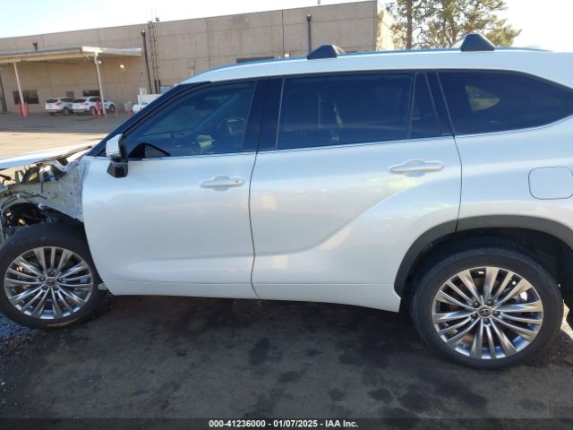 5TDFZRBH2NS216055 Toyota Highlander Platinum