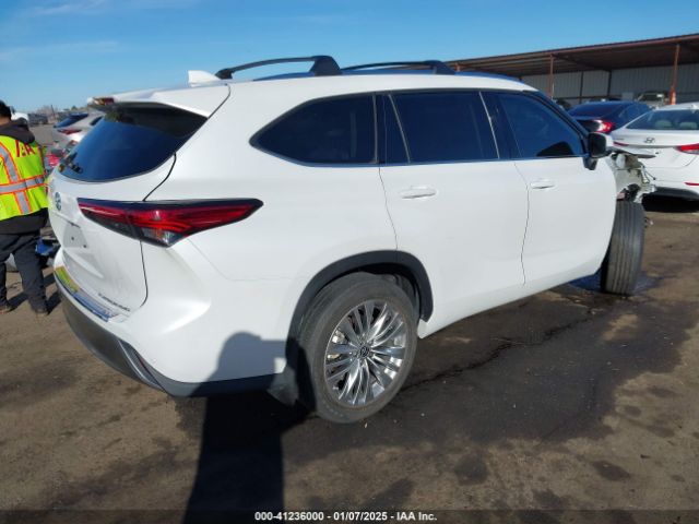 5TDFZRBH2NS216055 Toyota Highlander Platinum