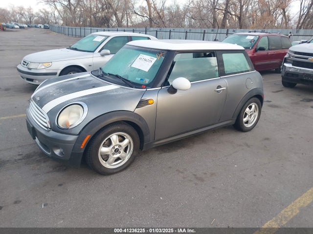 2010 MINI COOPER WMWMF3C52ATU78782 Photo 1