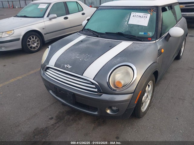 2010 MINI COOPER WMWMF3C52ATU78782 Photo 5