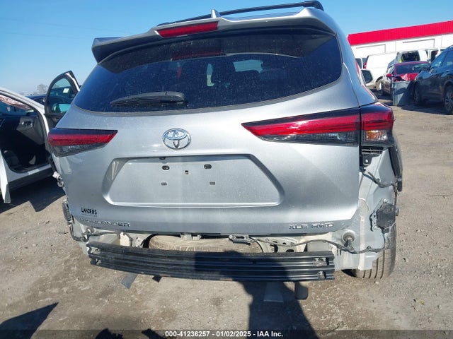 Toyota Highlander Xle 2022 5TDGZRBH0NS567289 Image 17