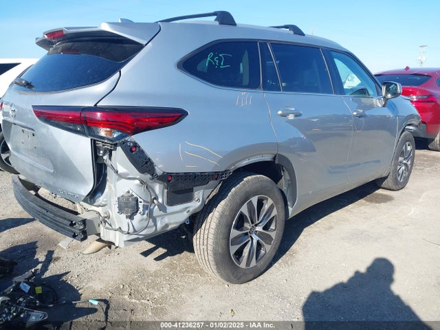 Toyota Highlander Xle 2022 5TDGZRBH0NS567289 Image 4