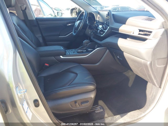 Toyota Highlander Xle 2022 5TDGZRBH0NS567289 Image 5