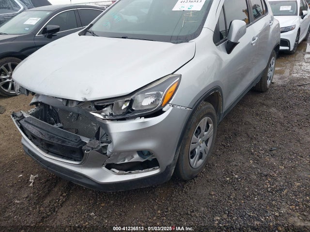 Chevrolet TRAX LS 2018 KL7CJKSB2JB715675 Image 18