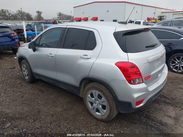 Chevrolet TRAX LS 2018 KL7CJKSB2JB715675 Image 3