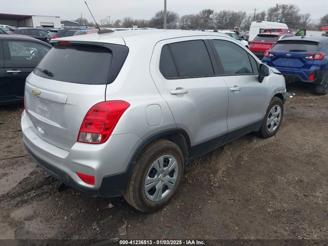 Chevrolet TRAX LS 2018 KL7CJKSB2JB715675 Image 4