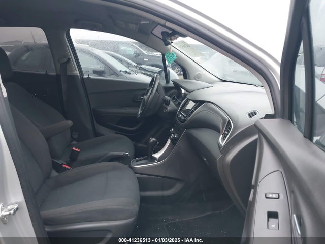 Chevrolet TRAX LS 2018 KL7CJKSB2JB715675 Image 5