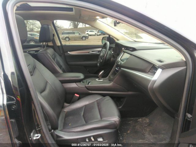 1GYKNFRS2JZ231555 Cadillac Xt5 Premium Luxury