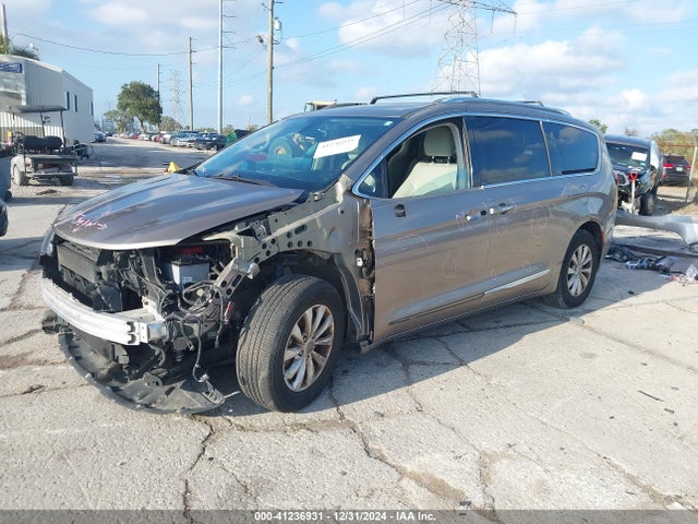 Chrysler Pacifica Touring L 2018 2C4RC1BG3JR262102 Image 2