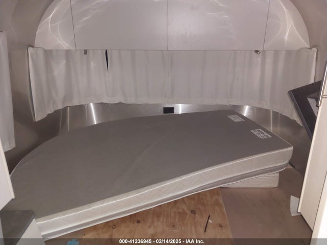 1STC9YP21RJ573376 Airstream Flying Cloud