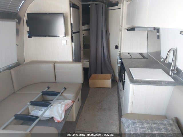 1STC9YP21RJ573376 Airstream Flying Cloud