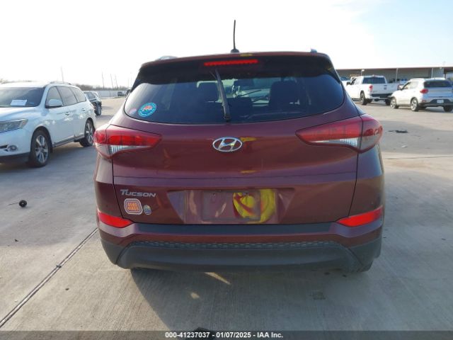 KM8J33A4XGU202714 Hyundai TUCSON SE