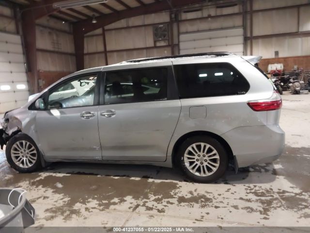 5TDYZ3DC8HS769921 Toyota Sienna Xle/limited