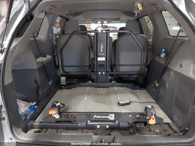 5TDYZ3DC8HS769921 Toyota Sienna Xle/limited