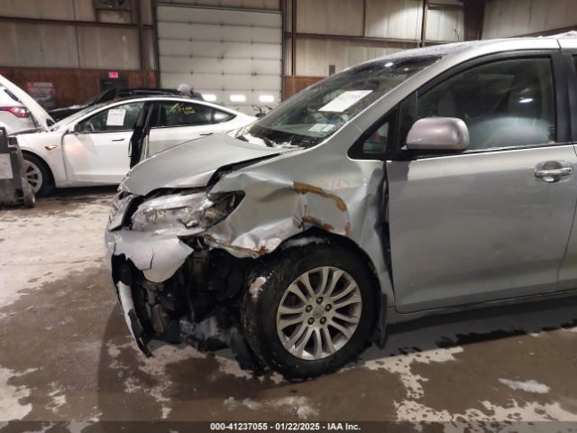 5TDYZ3DC8HS769921 Toyota Sienna Xle/limited